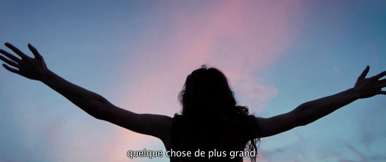 Olga Kurylenko : Terrence Malick me le disait en français : saute comme un lapin ! Il ne veut rien d'immobile. Les choses doivent se transformer en quelque chose d'autre, dans un mouvement constant de transformation, comme une danse